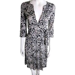 Diane Von Furstenberg 100% silk wrap dress